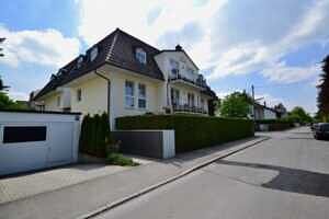 Haus mit TG-Zufahrt, DG-Maisonette Wohnung Bestlage Waldtrudering