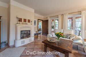 Wohnzimmer mit Kamin