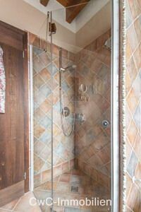 Badezimmer mit Dusche